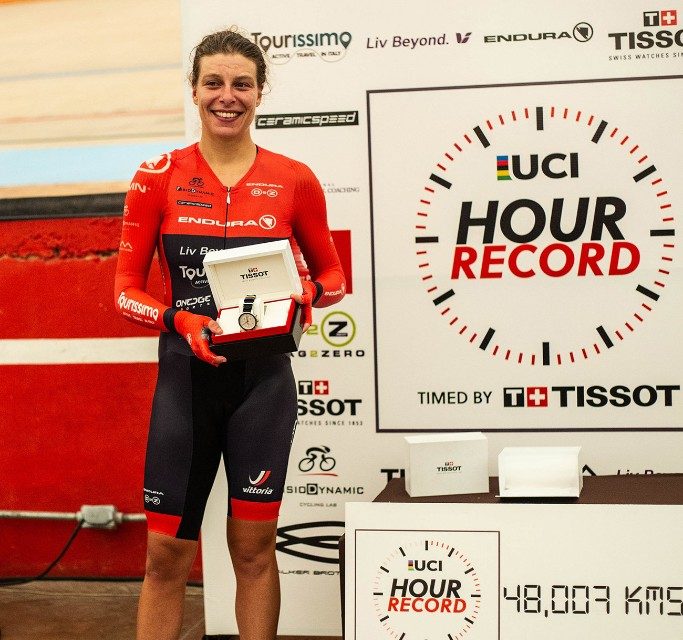 Image of Vittoria Bussi with new world hour record