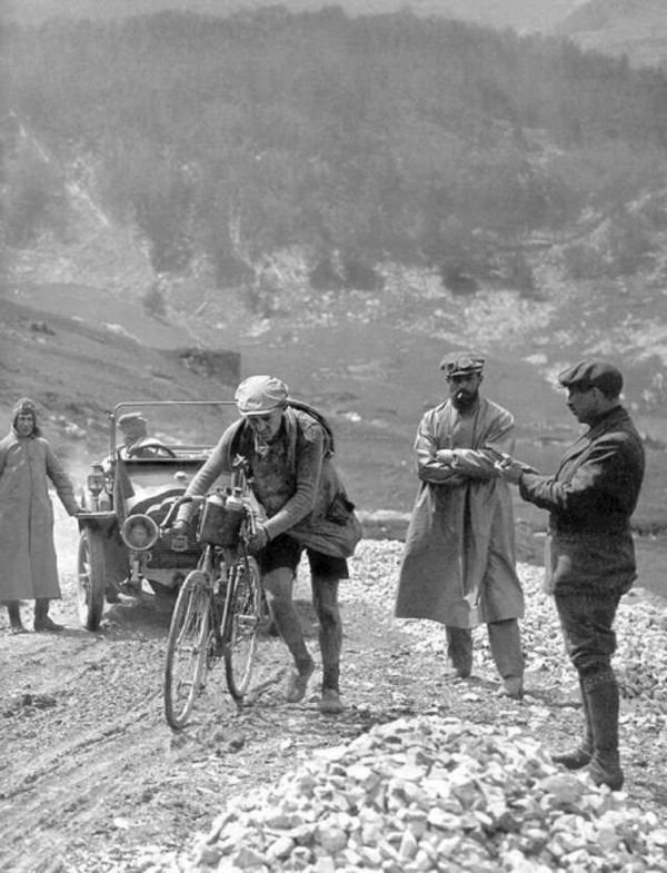 Image of Octave Lapize on Col du Tourmalet 1910 Tour de France 
