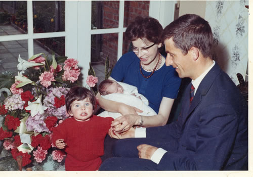 Image of Tom and Helen with daughters Jane and Joanne 